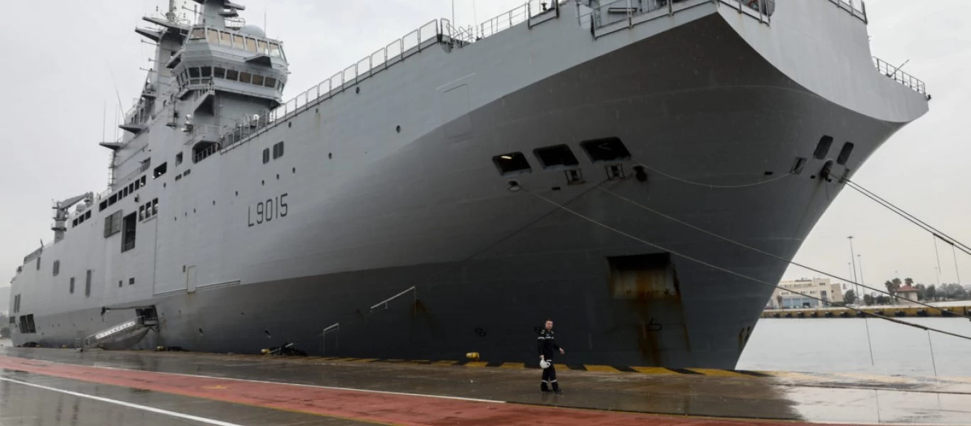Το Γαλλικό ελικοπτεροφόρο «Dixmude» βρίσκεται στον Πειραιά - Μαγικές φωτογραφίες